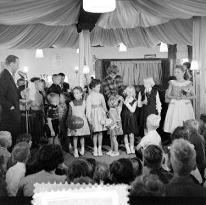 Kindermodeshow Fa Nooy Zandvoort, Bestanddeelnr 908-8615