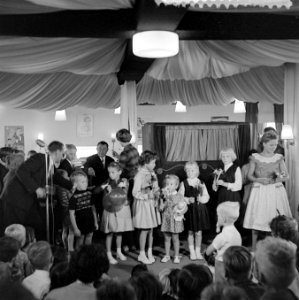 Kindermodeshow Fa Nooy Zandvoort, Bestanddeelnr 908-8614