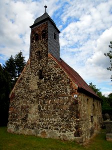 Kirche Reinsdorf -Westsüdwestansicht nah hochkant- August 2020