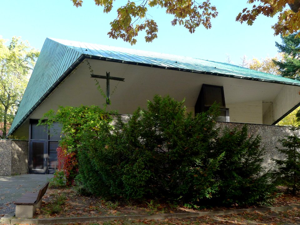Kirche Neu-Westend Straßenfront