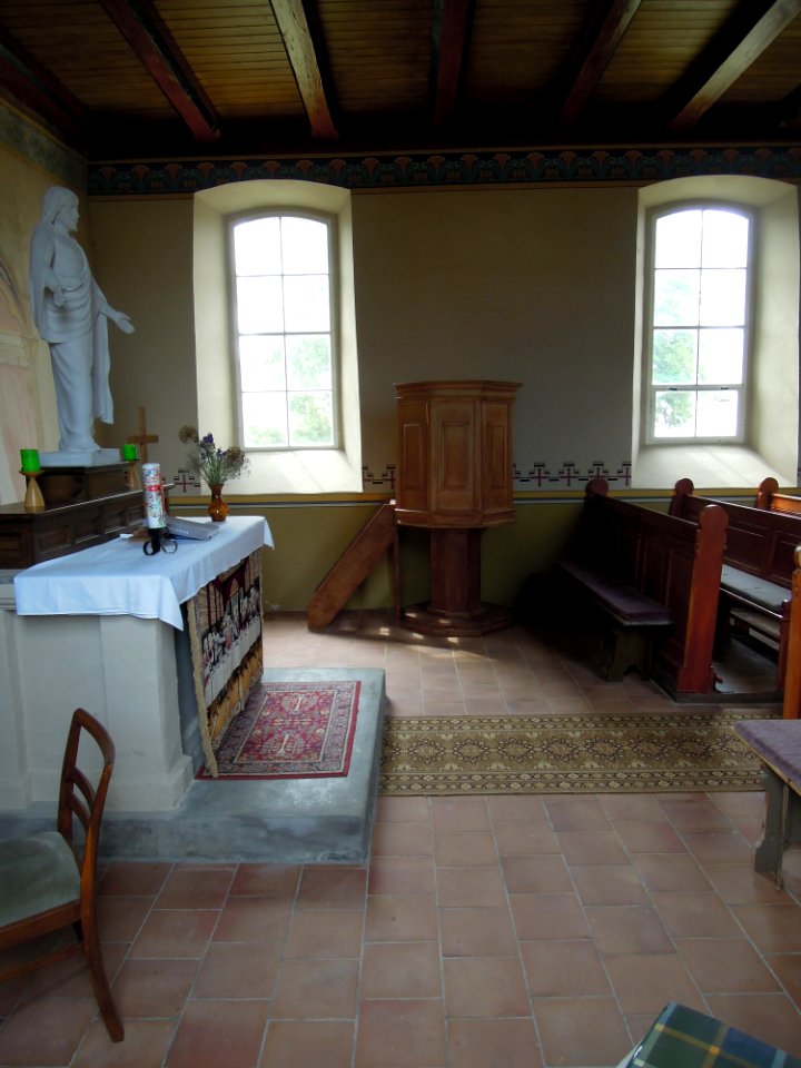 Kirche Mellnitz -Innenansicht Altarbereich- im August 2020