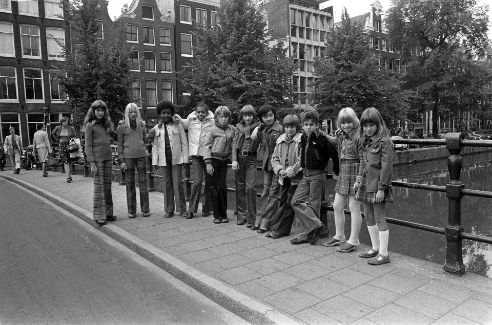 Kindermode van Barbara Farber getoond in Amsterdam, kinderen tonen de kleding, Bestanddeelnr 926-6465