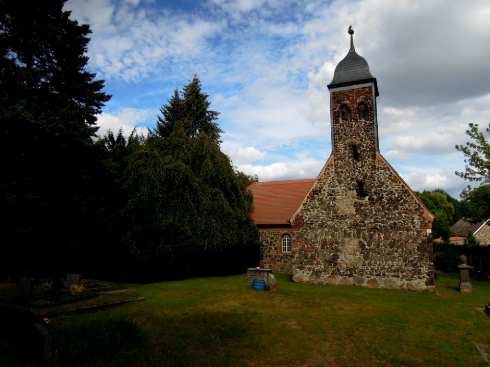 Kirche Reinsdorf -Westansicht mit Nordflügel bildlinks- August 2020a