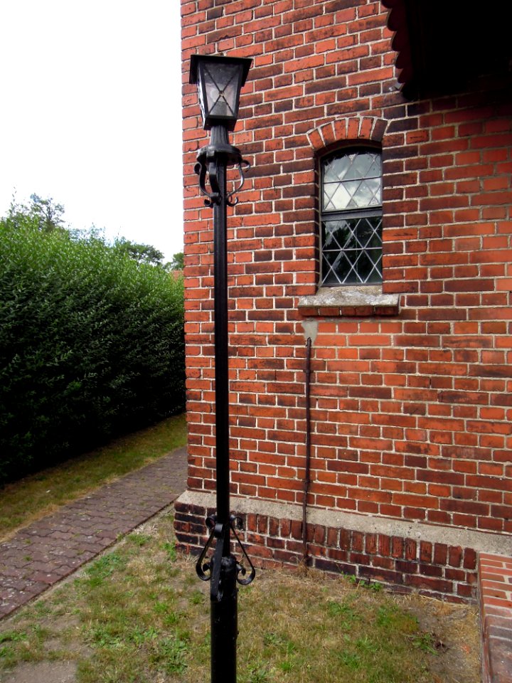 Kirche Köpnick -Südfassade Fenster links des Hauptportals- im August 2020
