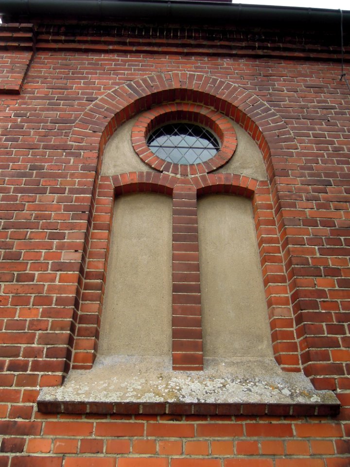 Kirche Köpnick -Ostfassade unterhalb Turm- im August 2020
