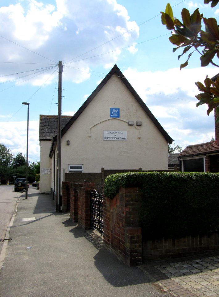 Kingdom Hall, 70 High Street, West Molesey (July 2015) (1)