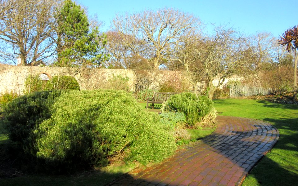 Kipling Gardens, The Green, Rottingdean (December 2016) (1)