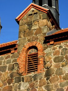 Kirche Klebitz -Turmquaderspitze von Westsüdwest mit Geläutöffnung im Detail- Anfang Oktober 2020