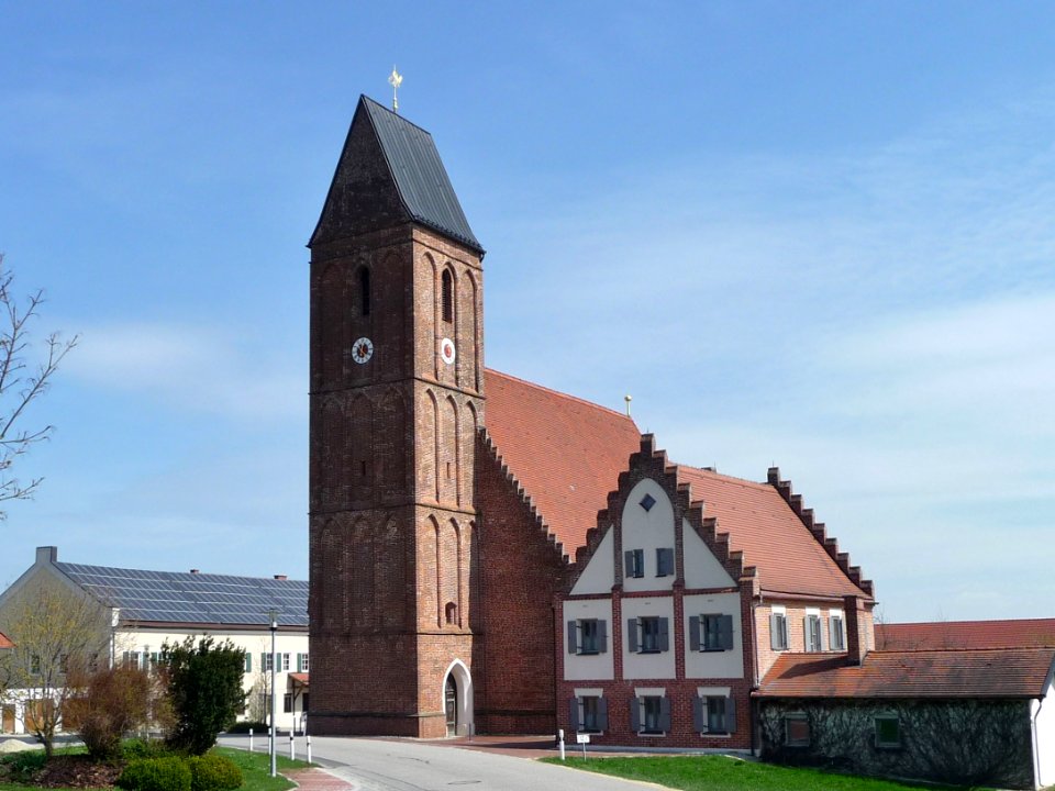 Kirche und Pfarrhaus Staudach