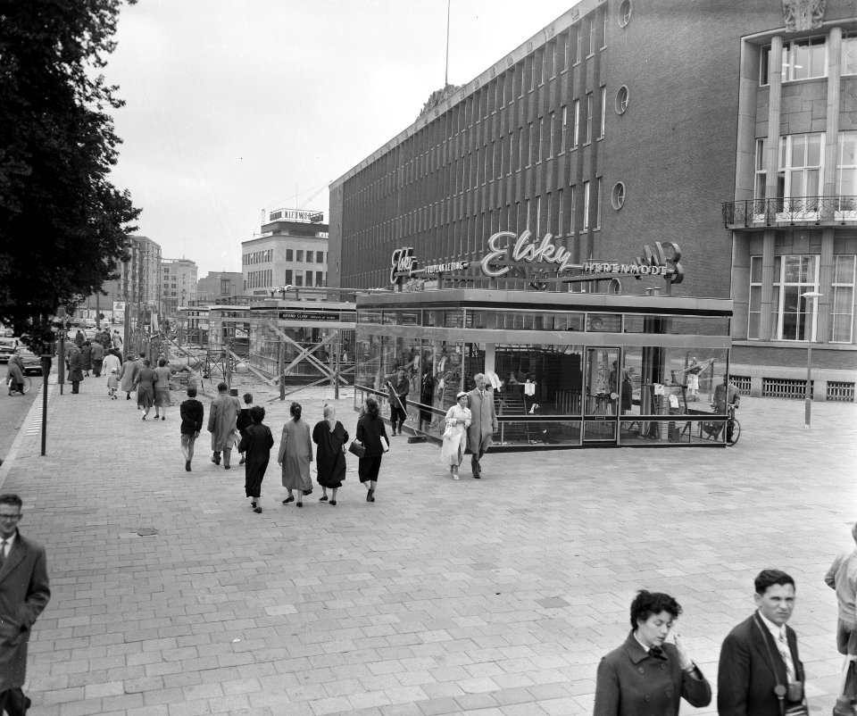 Kiosk-winkels in aanbouw Coolsingel Rotterdam, Bestanddeelnr 908-9624