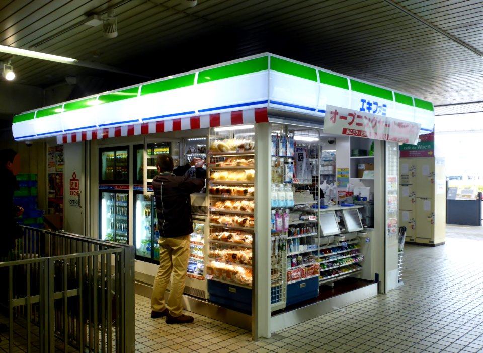 Kintetsu-eki-fami Okubo Station store (1)