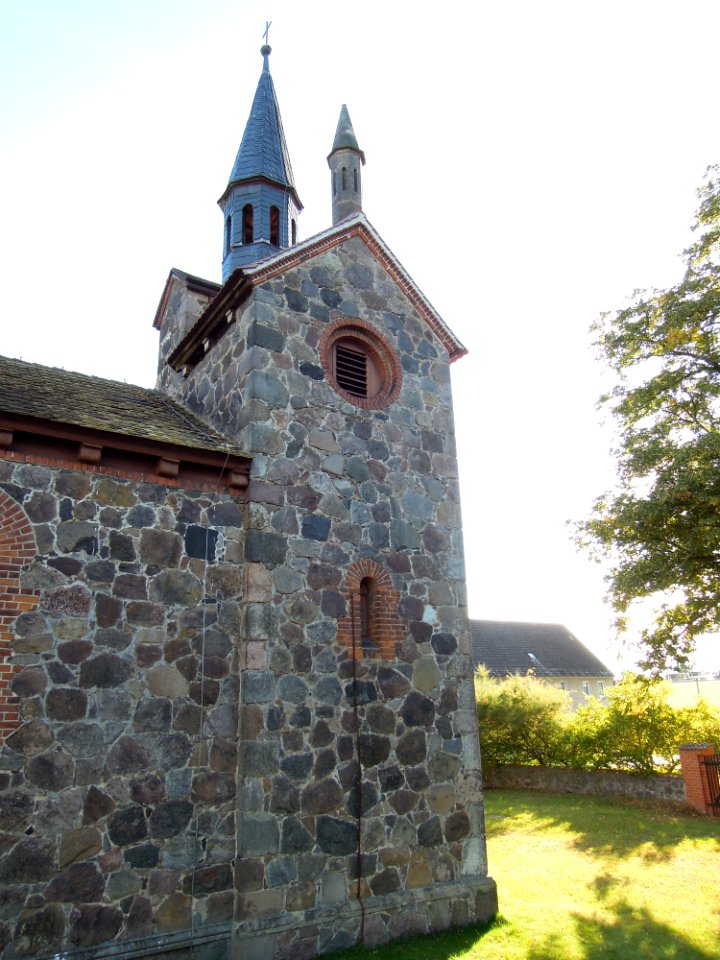 Kirche Klebitz -Turmquader von Nordnordost mit Geläutöffnung im oberen Teil- Anfang Oktober 2020
