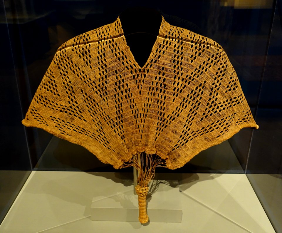 Kinzembe or Zamba kya Mfumu, Kongo-related people, Democratic Republic of Congo, or Angola, possibly 19th century AD, raffia palm fiber - Textile Museum, George Washington University - DSC09766