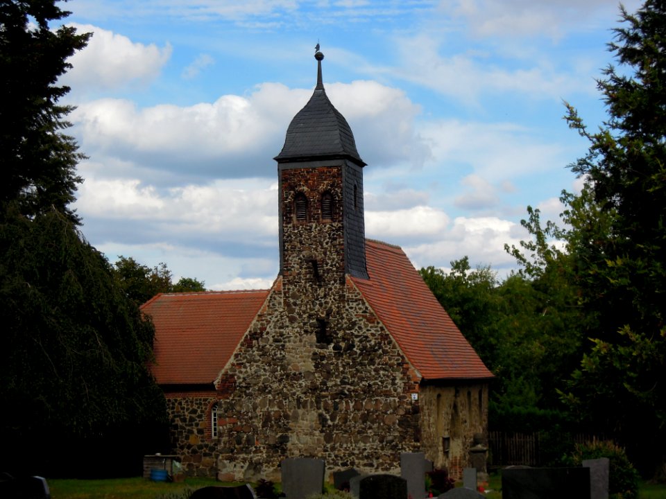 Kirche Reinsdorf -Straßenansicht gezoomt- August 2020