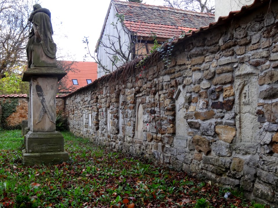 Kirchmauer Schloßvippach