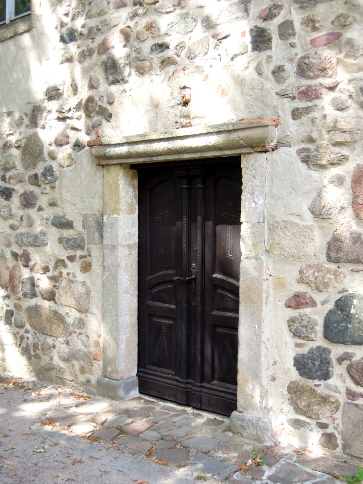 Kirche Trebitz -Südfassade östlichstes Portal- im August 2020