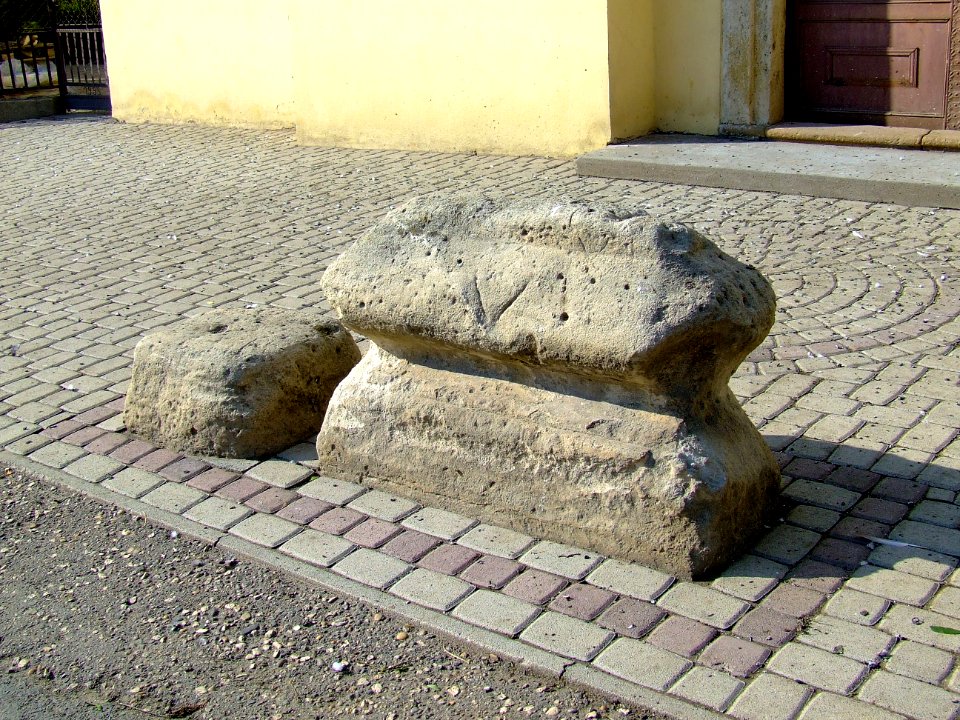 Kiskunlacháza szégyenkő