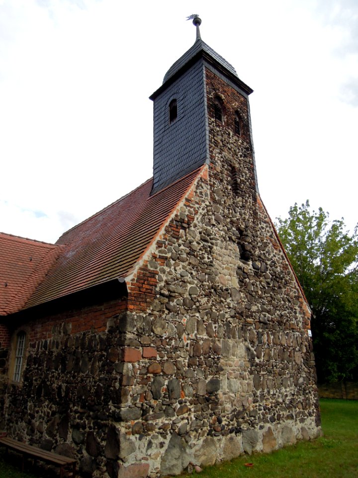 Kirche Reinsdorf -Nordwestansicht mit Dachturm- August 2020