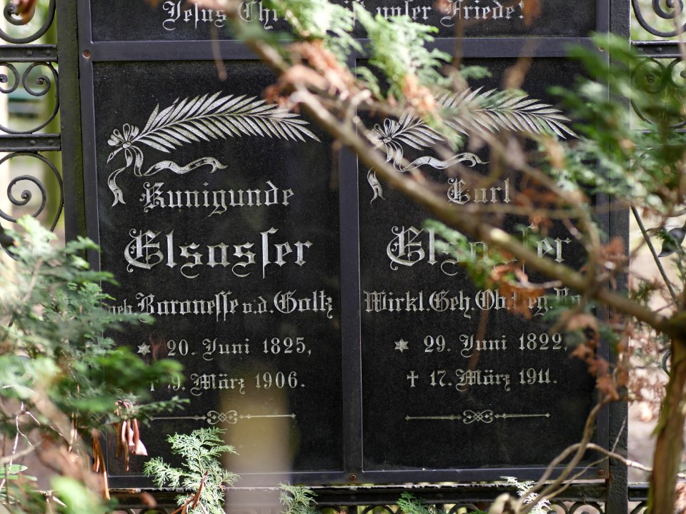 Kirchhof.Simeon.Lukas.Grabstein.Carl.Elsasser.P1310344