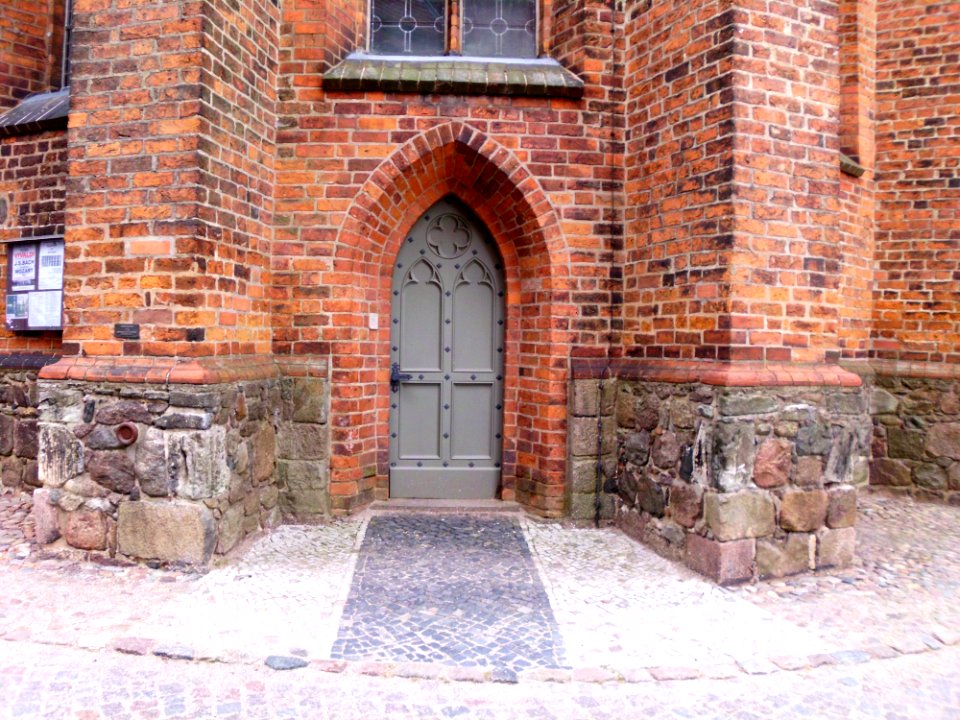 Kirche Ostseite 4