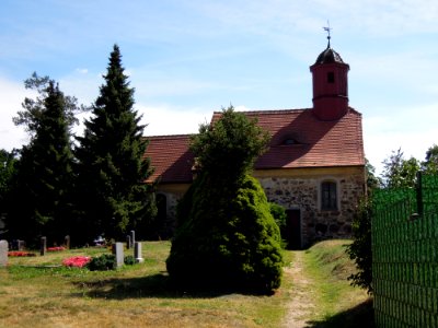 Kirche Ogkeln -Nordansicht mit Hauptpforte- im August 2020