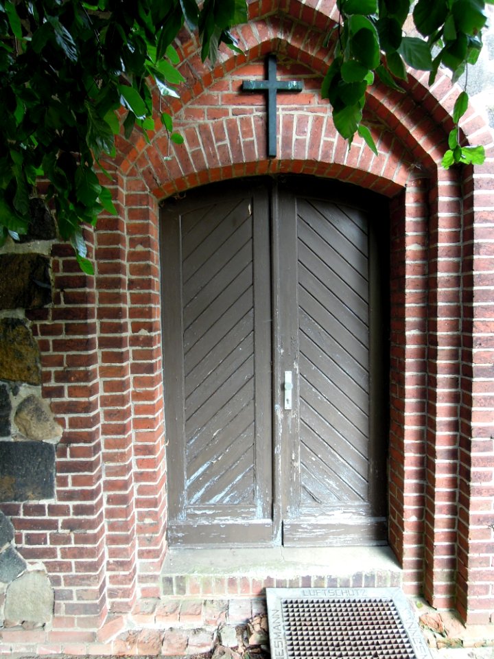 Kirche Reinsdorf -Nordflügel Westportal- August 2020