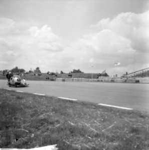 Kanshebbers TT in Assen Max Deubel en Emil Hoerner voor Duitsland zijspan grot , Bestanddeelnr 915-3051