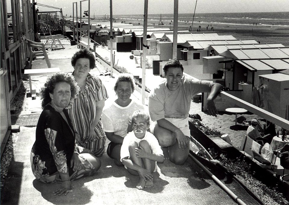 Kampeervereniging K.V.A. tussen Riche en dorp Zandvoort, aan de Boulevard Barnaart ter hoogte van Restaurant Riche. Aangekocht in 1991 van United Photos de Boer bv. - Negatiefnummer 32688 k 36. - Gepu