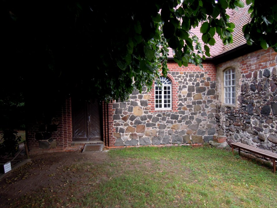 Kirche Reinsdorf -Nordflügel Westfassade mittig im Bild- August 2020