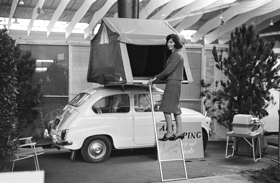 Kamp Houtrust in Den Haag bed op het dak van uw auto, Bestanddeelnr 916-2633