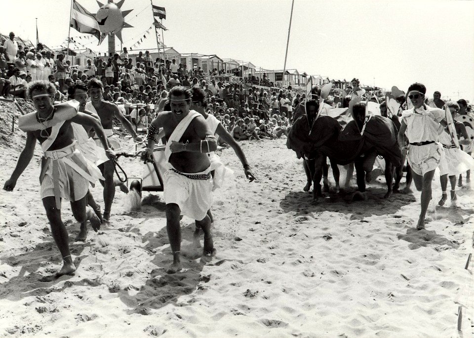 Kampeervereniging Helios, 50-jarig bestaan. Aangekocht in 1989 van United Photos de Boer bv. - Negatiefnummer 29410 k 4. - Gepubliceerd in het Haarlems Dagblad van 09-08-1988 Identificatienummer 54-02
