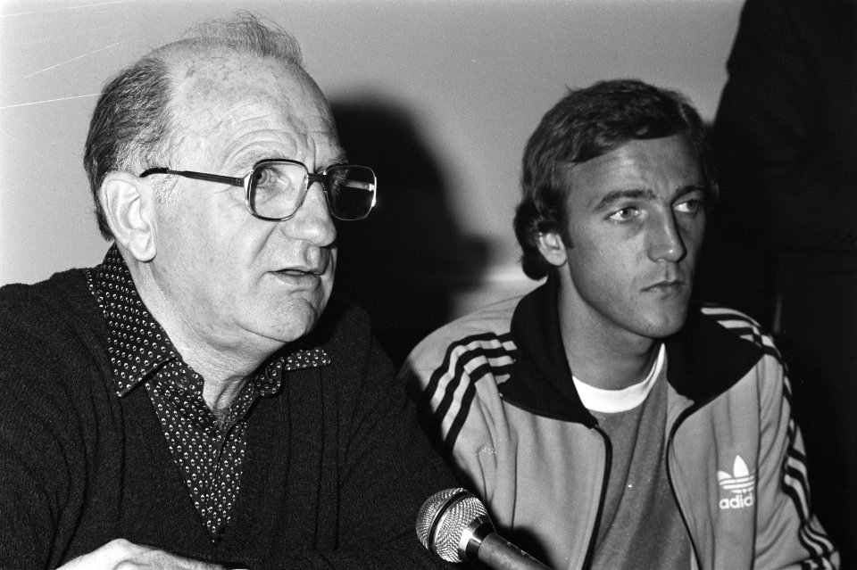 Kees Rijvers met rechts naast zich Johan Neeskens, Bestanddeelnr 931-7311