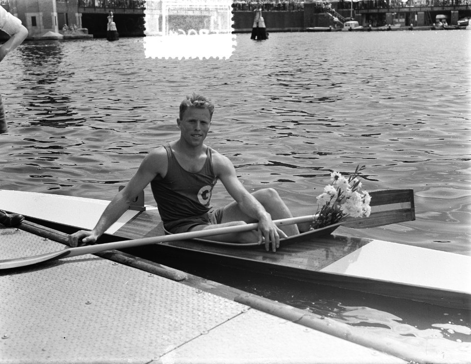 Kanokampioenschappen op Amstel in Amsterdam Klingers na zijn overwinning (alleen, Bestanddeelnr 905-8064