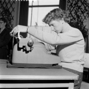 Kampioenschap machineschrijven in de Houtrusthal in Den Haag, Bestanddeelnr 908-9924
