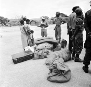 Kamp van Angolese Bevrijdingsbeweging FNLA in Zaire, vluchtelingen komen aan in , Bestanddeelnr 926-6271