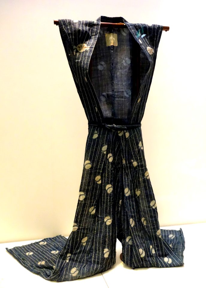 Kamishimo Suit (Noh costume), Edo period, 19th century, stripe and ball design on dark blue background - Tokyo National Museum - DSC06137