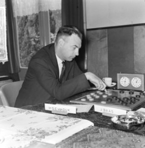 Kampioenschap dammen te Apeldoorn, drs. ir. G. E. van Dijk, Bestanddeelnr 917-6836