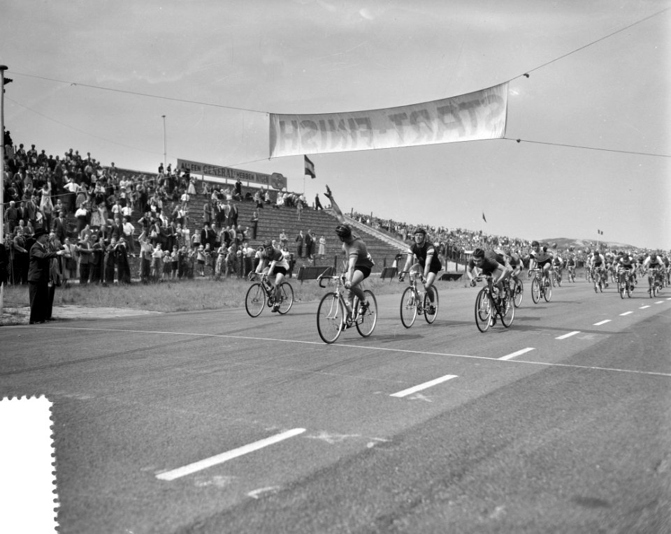 Kampioen van Nederland. Amateurs te Zandvoort. Finish, Bestanddeelnr 907-8613