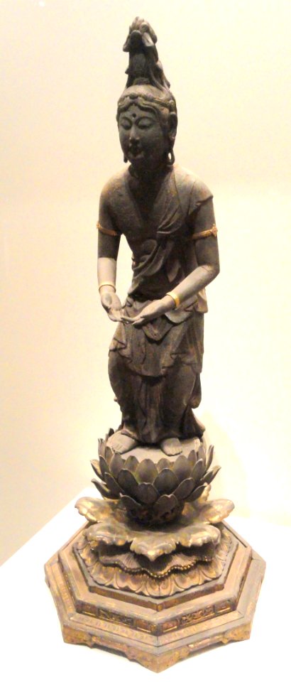 Kannon Bosatsu, 12th-14th century, Japan, wood with traces of polychromy - Art Institute of Chicago - DSC00171
