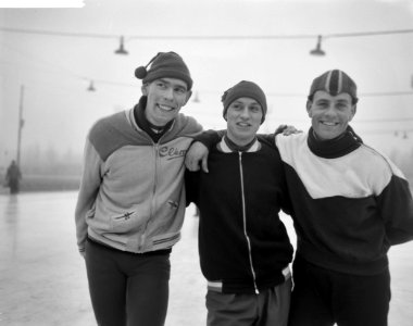 Kampioen van Nederland schaatsen lange baan Jaap Edenbaan v.l.n.r. A. Vroege (3), Bestanddeelnr 913-6280