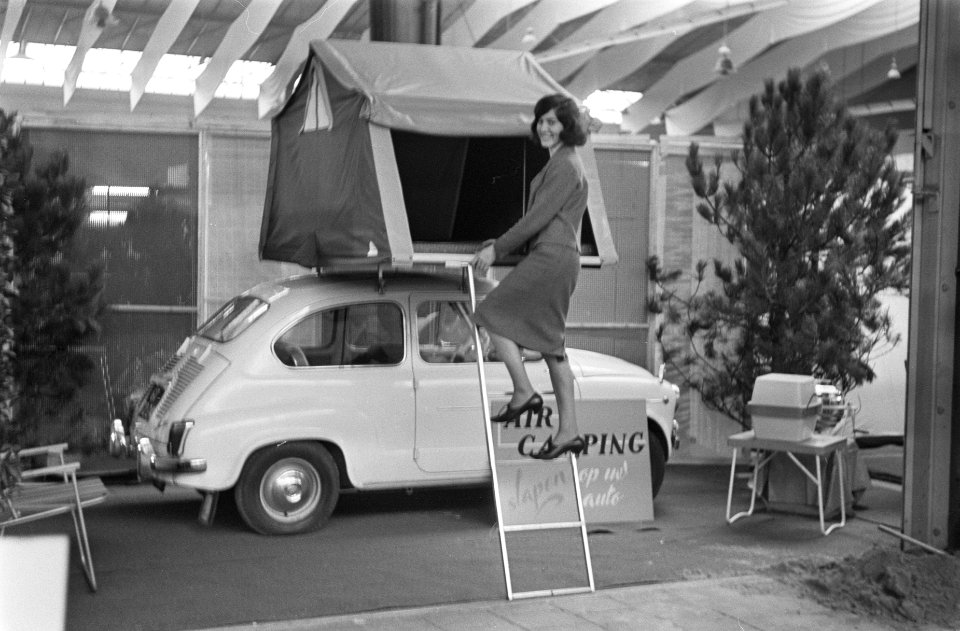 Kamp Houtrust in Den Haag bed op het dak van uw auto, Bestanddeelnr 916-2632