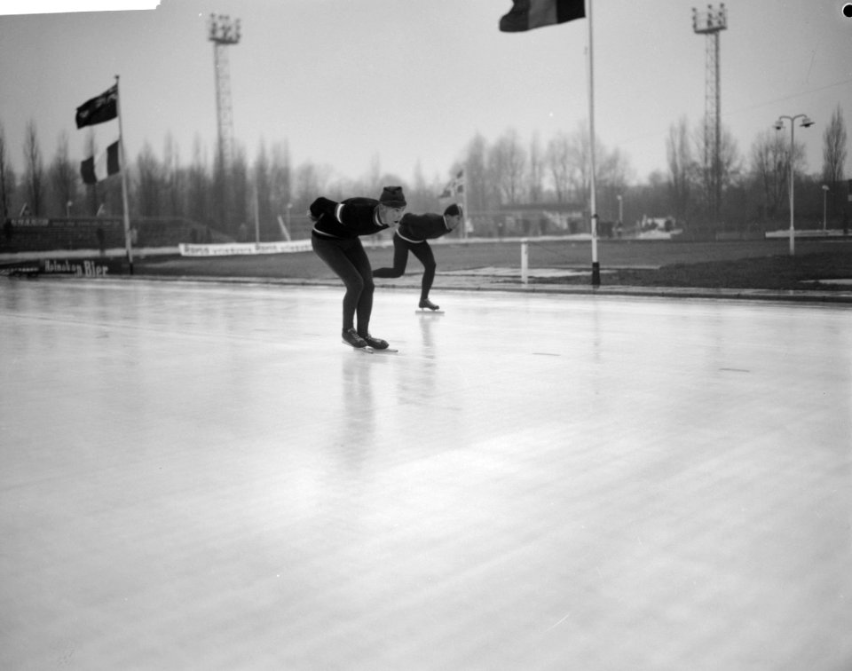 Kampioen van Nederland schaatsen lange baan Jaap Edenbaan Vroege en Van der Gr…, Bestanddeelnr 913-6282