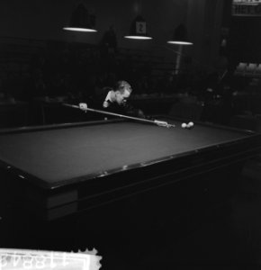 Kampioenschap biljarten ereklasse 7,5 in Odeon te Zwolle, De Kleine in actie, Bestanddeelnr 911-8842