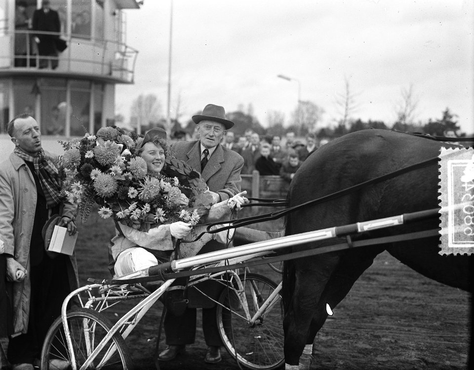 Kampioen van Nederland, dames-pikeurs Hilversum, kampioen mevrouw Hamming Woldij, Bestanddeelnr 906-8034