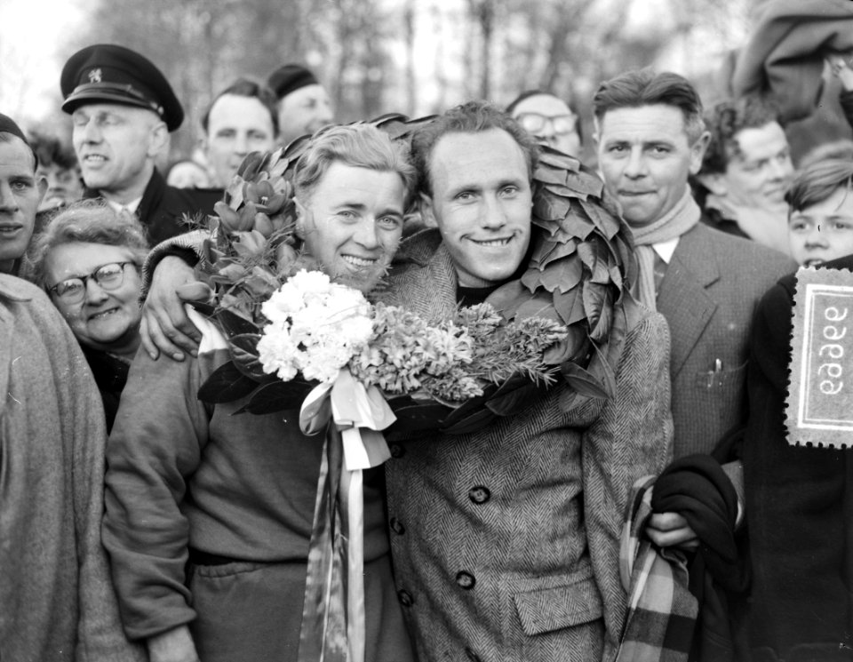 Kampioen van Nederland korte baan Amersfoort Van de Nagelt 1, H. Bakker jr. 2, Bestanddeelnr 906-9966