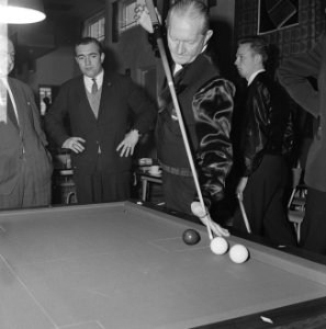 Kampioenschap Biljarten in Eersel 712. Piet van der Pol aan stoot, Bestanddeelnr 915-8425