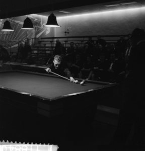 Kampioenschap biljarten ereklasse 7,5 in Odeon te Zwolle, De Kleine in actie, Bestanddeelnr 911-8840