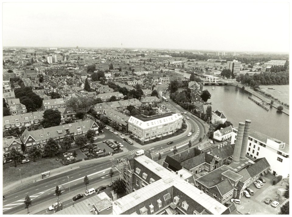 Kamperlaan en Buitenrustlaan met de Mariastichting op de voorgrond. NL-HlmNHA 54035054