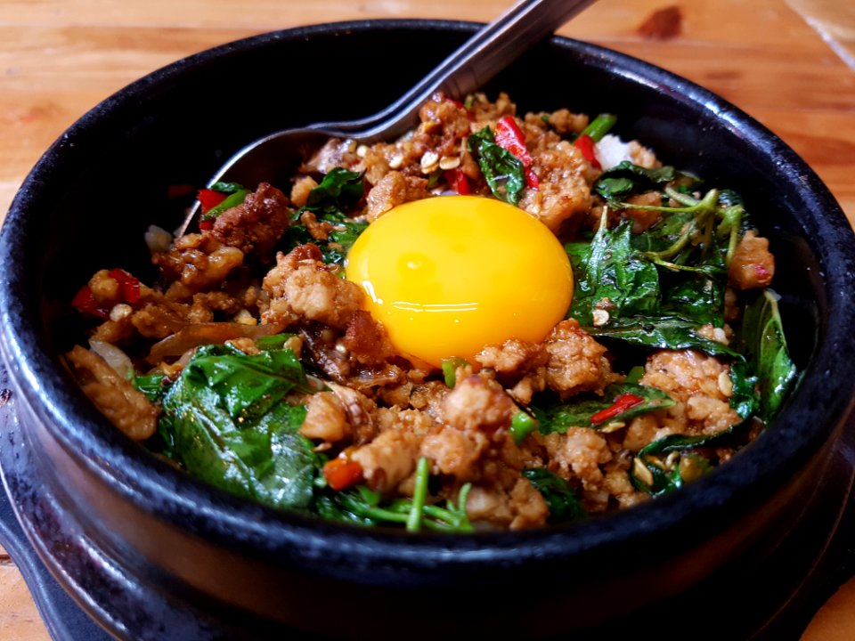 Ka-phrao mu (basil fried minced pork) with rice & egg, Bangkok, 2017-11-07 (2)