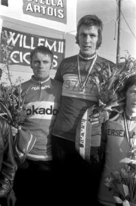 Kampioen Gerard Scheffer (rechts), links de kampioen bij de profs, Hennie Kuiper, Bestanddeelnr 926-9798